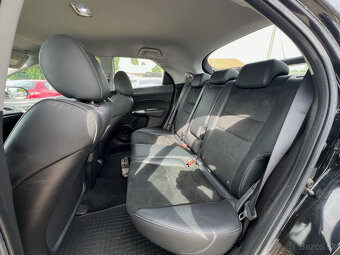Honda Civic 1.8 V-Tec benzín, 103kW, MT/6, rok:12.2011. - 11