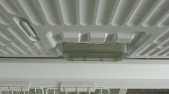 Truhlicová mraznička Whirlpool - 11