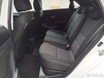 Hyundai i30 1.4 CRDi 66Kw 90ps ELEGANCE - 11