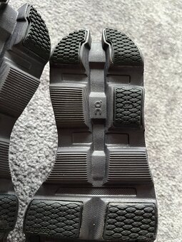 On Running, model Cloudmonster, velikost 37,5 šedé - 11