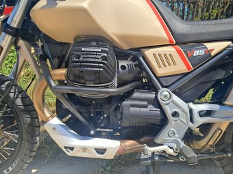 Moto Guzzi V 85 TT Travel abs - 11