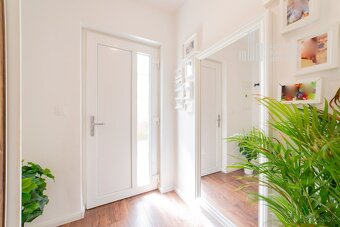 SRA | Moderná 3-izbová novostavba s terasou a záhradou, obec - 11
