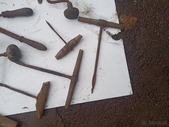Staré náradie na dekoráciu - 11