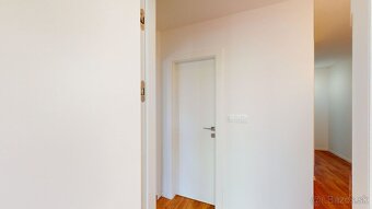 Priestranný 4 izbový byt s balkónom - Rezedová - 11