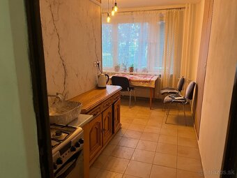 AKCIA Veľký dvojizbový byt s balkónom vo Veľkom Krtisi - 11