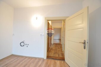 PREDAJ, Rodinný dom, Štrba, pozemok 184 m2 + spoločný dvor p - 11