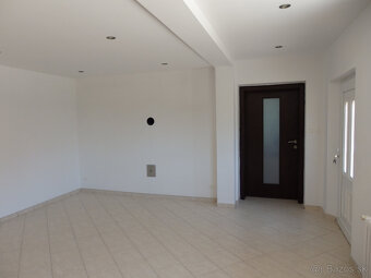 REZERVOVANÉ - 3 izbový rodinný dom v obci Šúrovce okr.Trnava - 11