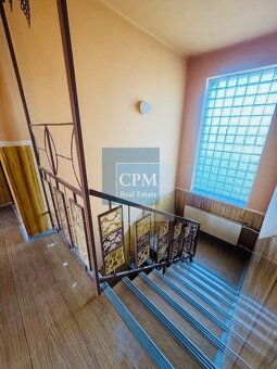 Ponúkame na predaj 5 - izbový poschodový podpivničený dom v - 11