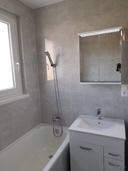 Rezervovaný kompletne zrekonštruovaný 4-izbový byt - 11