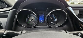 Toyota auris 2018 hybrid Combi - 11