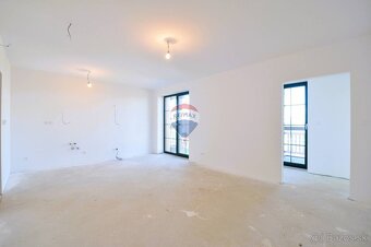 PREDAJ, 2-izbový byt, balkón, 60 m2 + Parking, Stará Lesná,  - 11