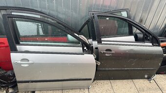 Predám dvere zásterky sklo nárazník kufor Corolla E12 02-07 - 11