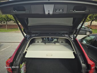 Volvo XC60 2.0 B4 mHEV Plus Dark AWD A/T - 11