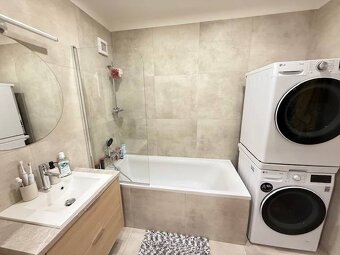 Topoľčany, 3-izbový veľkometrážny, moderný a kompletne prero - 11