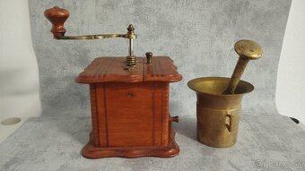 Starý mlyncek na kávu s intarzii + maziar - packetou - 11