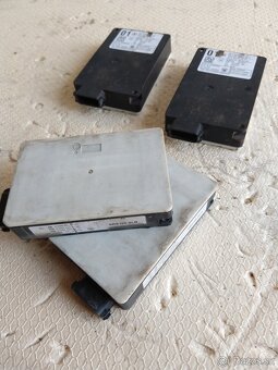 Mercedes benz - jednotky radaru , zesilovač Kardon atd - 11