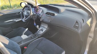 Predám Hondu Civic 1.8 Vtec SPORT - 11