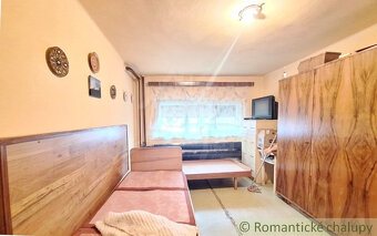 Priestranný poschodový rodinný dom na rozľahlom pozemku v - 11