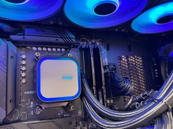 Ryzen 7 7800X3D\64GB\RTX 5070Ti\SSD\1000W Zdroj - 11