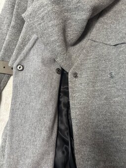 Asymetrický sivý kabát zn. Pietro Filipi originál - 11