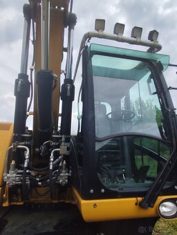 Caterpillar M313D kolesový bager - 11
