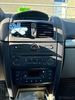 Renault Clio 1.4 16v - 11