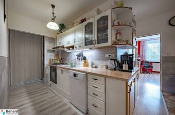 Na PREDAJ PREROBENÝ 3 IZB. BYT, M. BENKU, 72 M2, ,,STARÝ SEK - 11
