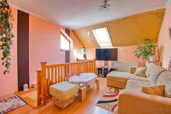 Na predaj dva byty, garáž, dvor, terasa, centrum mesta Veľký - 11