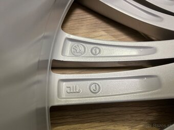 Originálné alu kolesa R19 Škoda Superb III - 11