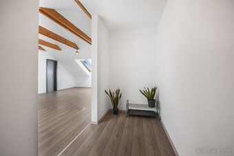 Podkrovný 1-izb. byt 48m2 s parkovacím miestom v Hamuliakove - 11