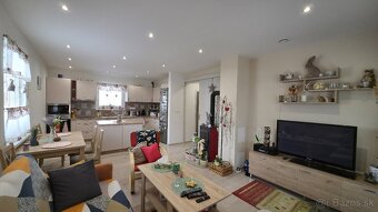 4 izbový bungalov Dolný Hričov na predaj - 11