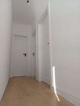 Trojizbový byt-mezonet - 11