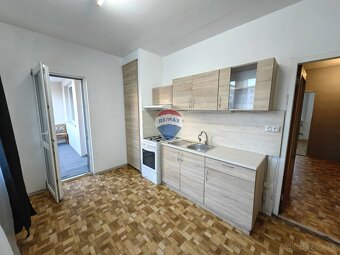 Predaj 3 izbový byt, čiastočne zrekonštruovaný, 72m2, centr - 11