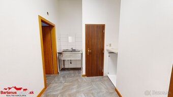 BartanusReality - Na prenájom obchodný priestor s parkovaním - 11