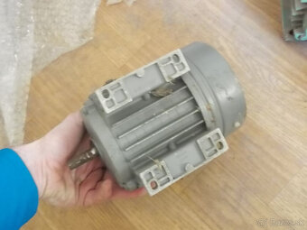 predam rozne elektromotory a aj prevodovky - 11