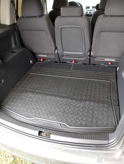 Volkswagen Touran - 11