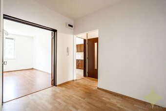 Zvýhodnená cena: Exkluzívne na predaj priestranný čiastočne  - 11