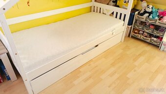 Detská domčeková dvoj-posteľ + rošty + matrace - 11