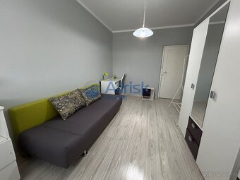 REZERVOVANÝ  Priestranný zariadený 3-izbový byt s lodžiou n - 11