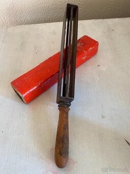 RETRO OSTRIČ NA BRITVU - 11