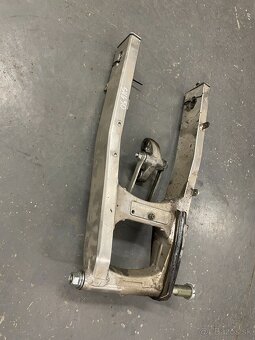 suzuki sv650 vyfuk kryt strmen podsedlovka kyvna chladič - 11