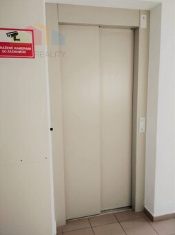 Na prenájom 2-izbový byt s terasou, 75 m², Kvetná ulica, Rov - 11