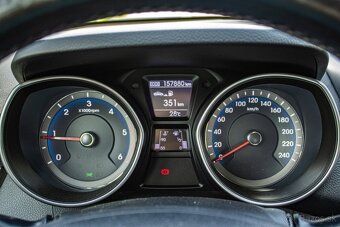 Hyundai i30 CW 1.6i CRDi VGT Family - 11