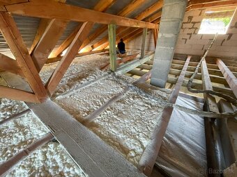ZATEPLENIE STRIEKANOU PUR PENOU – PODKROVIE, GARÁŽ, DOM - 11