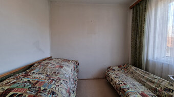 RODINNÝ DOM, GARÁŽ a POZEMOK 765m2 +1310 m2 MODROVKA - NMNV - 11