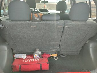 Toyota Yaris 1.0 benzín - 11