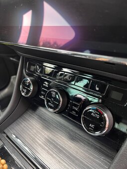 Škoda Superb combi 2.0 TDI DSG - 11