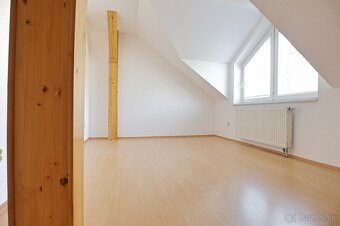 2i byt - 82 m², v cene Parking, pivnica - ďalších 25 m² - 11