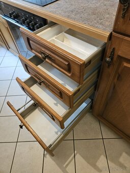 Masívna kuchynská linka z Nemecka so spotrebičmi - 11