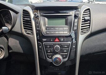 Hyundai i30 1.6-1.MAJITEL-NÍZKÉ KM - 11